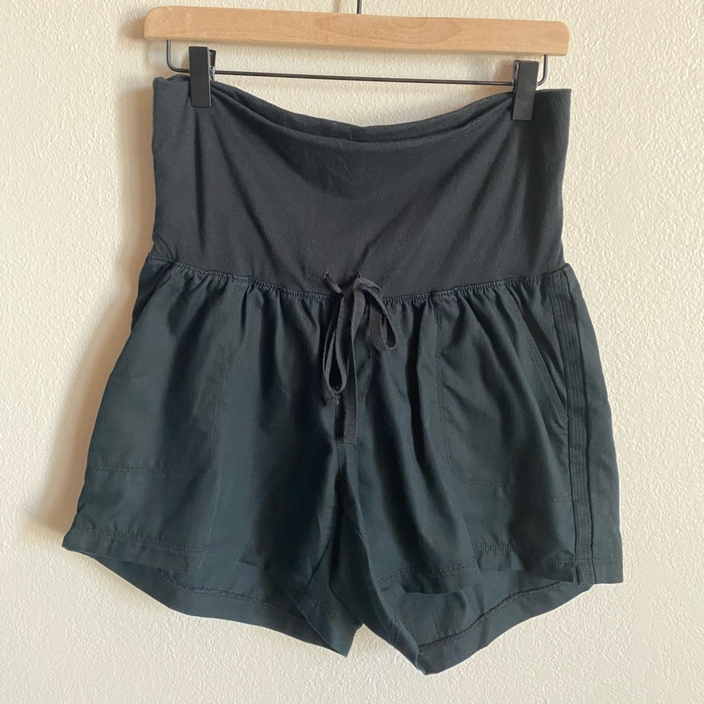 Ingrid and Isabel black twill maternity shorts